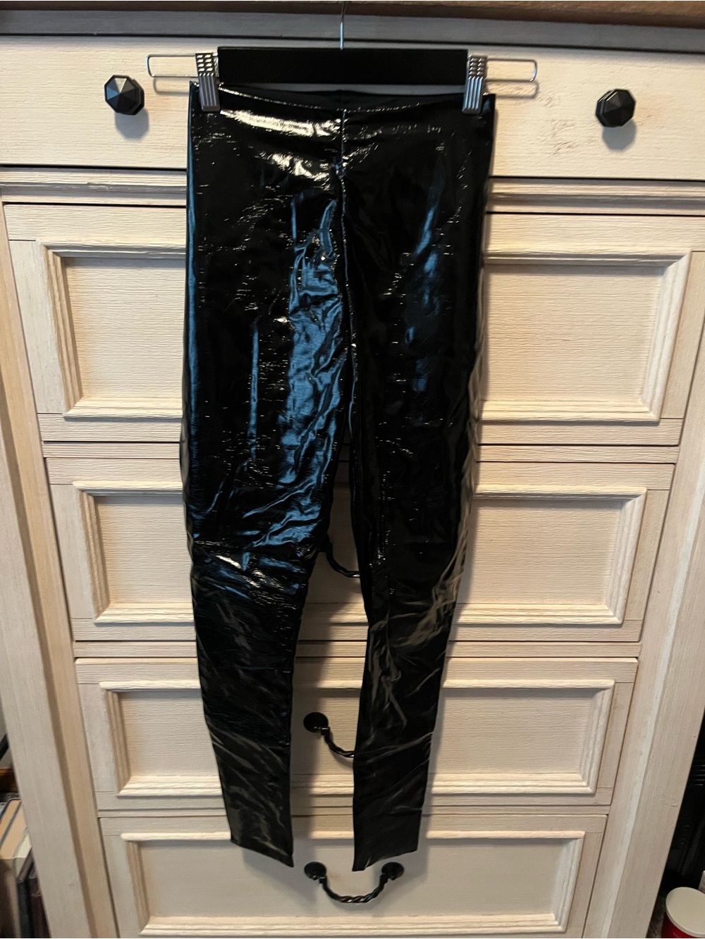 Commando Black High-Shine Leggings with Pink Care Label